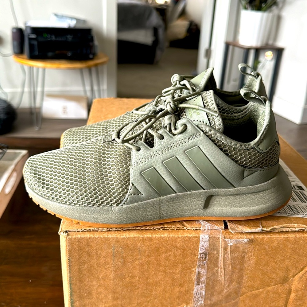 Unisex Adidas Sneakers